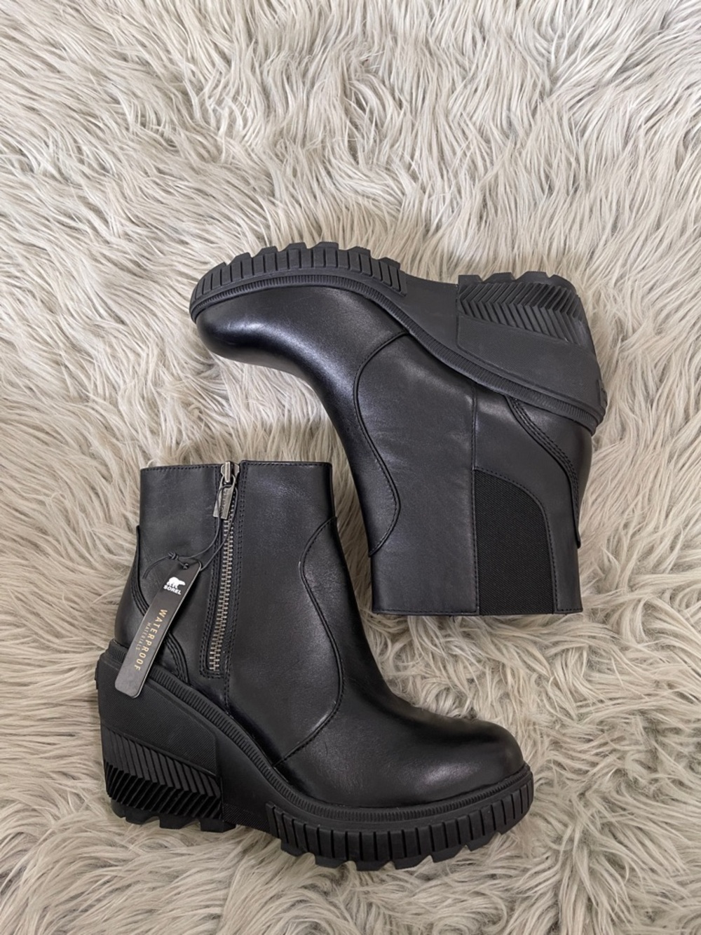 Sorel Black ona ave zip wedges
